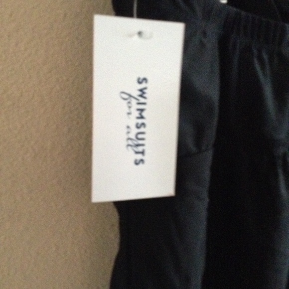 Plus sz Swimsuit for All black smocked bandeau top - Picture 11 of 12